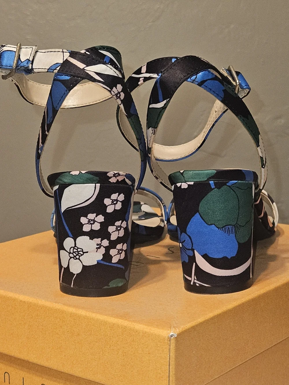 Unisa Blue and Green Floral Satin Ankle-Strap Block Heels Size 8M